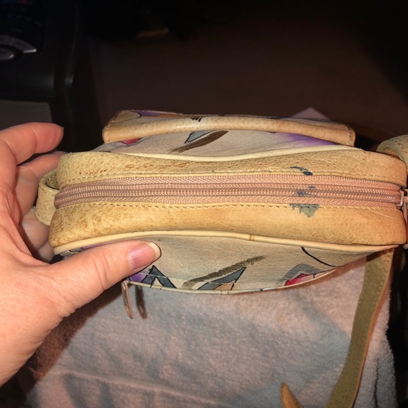 Sam Sam Genuine Leather Painted Cross Body Handbag (JJ) - Picture 4 of 12